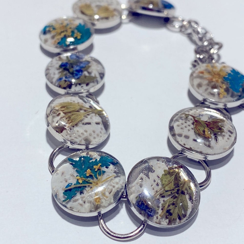Handmade 7.5” Flowers and lace bezel bracelet